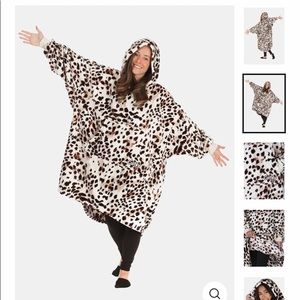 “The Comfy”- the blanket you can wear